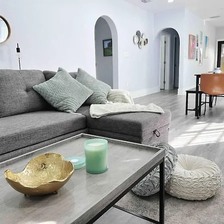 Center Miami Designer Home 3 Bedroom Sleeps 9